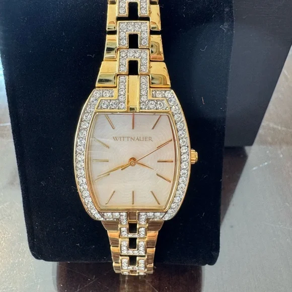 Wittnauer by Bulova Gold watch - Picture 8 of 10